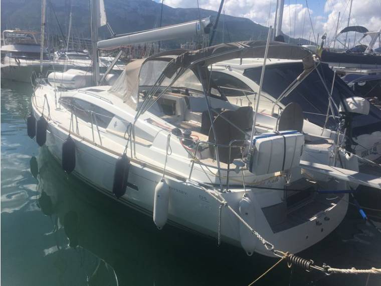 Jeanneau Sun Odyssey 44 DS picture